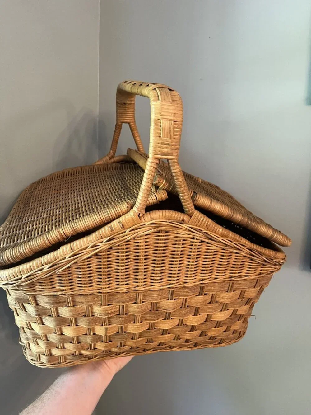 Wicker Picnic Basket Dual Hinged Lid and carrying handle Vintage